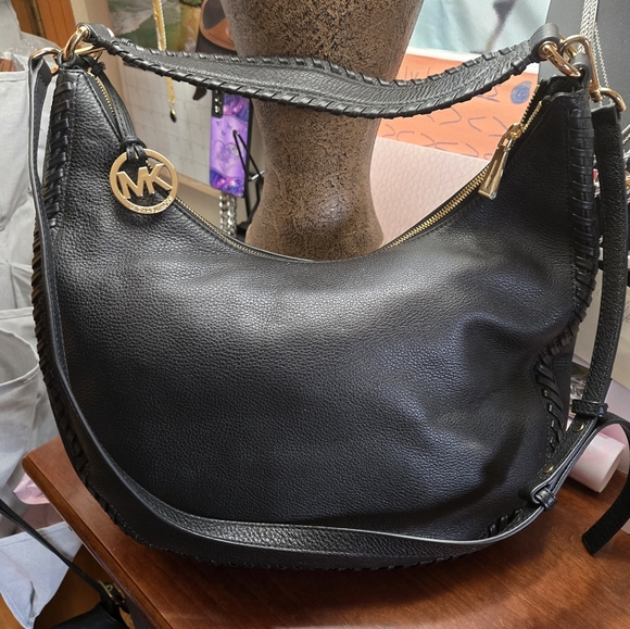 Michael Kors Handbags - Michael Kors EUC Lydia Shoulder/Crossbody Bag